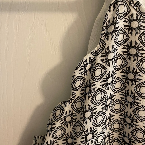 Lily Rose Black and White Patterned Sleeveless Dress with Back Slit Size S - Picture 4 of 5